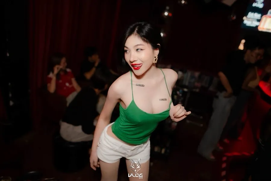 Yujin Warunee ยูว์จิน วารุณี พันธุ์สิน ภาพโปรไฟล์